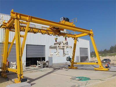 門式<a href=http://m.jiabing.com.cn>起重機(jī)</a>